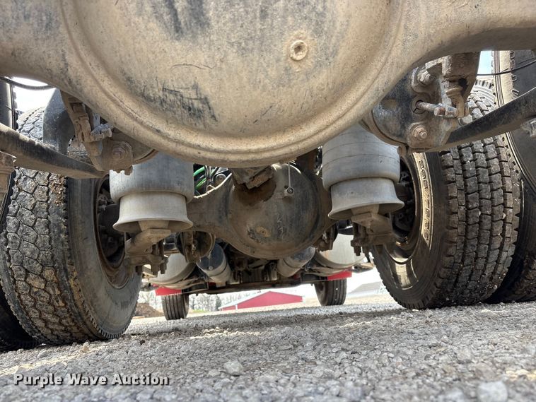 image for item FG2880 2005 Freightliner Columbia semi truck