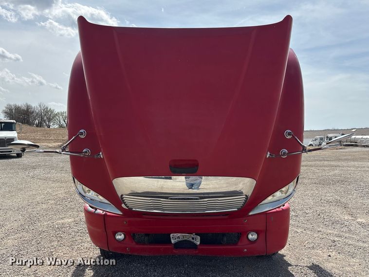 image for item FG2880 2005 Freightliner Columbia semi truck