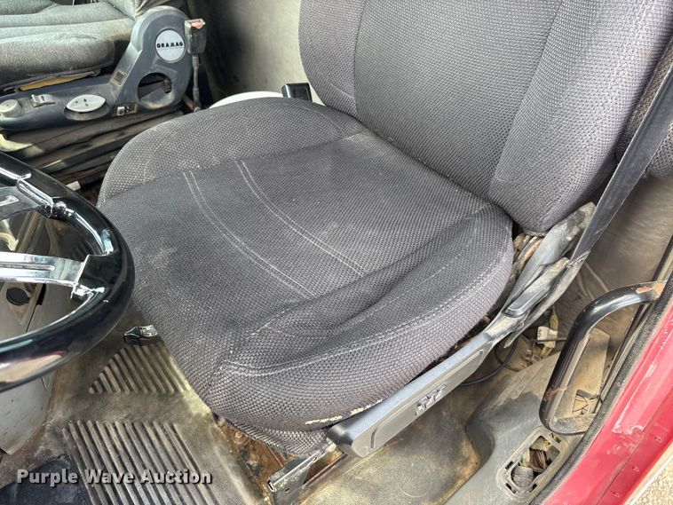 image for item FG2880 2005 Freightliner Columbia semi truck