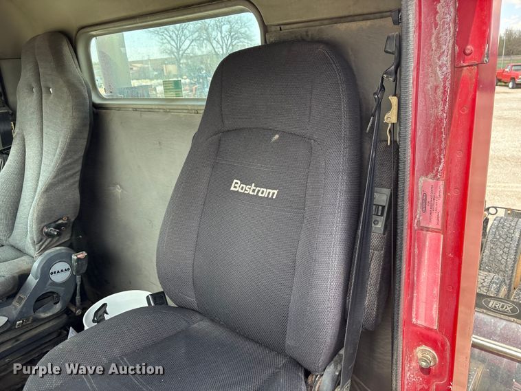 image for item FG2880 2005 Freightliner Columbia semi truck