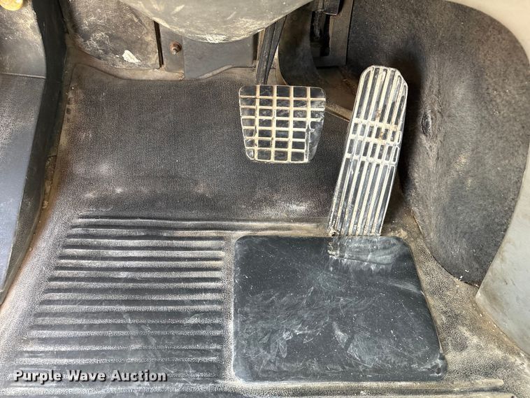 image for item FG2880 2005 Freightliner Columbia semi truck