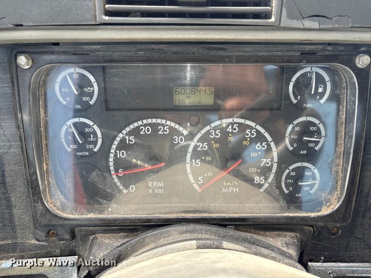 image for item FG2880 2005 Freightliner Columbia semi truck