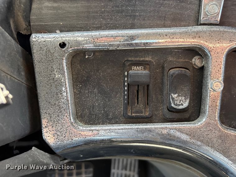 image for item FG2880 2005 Freightliner Columbia semi truck