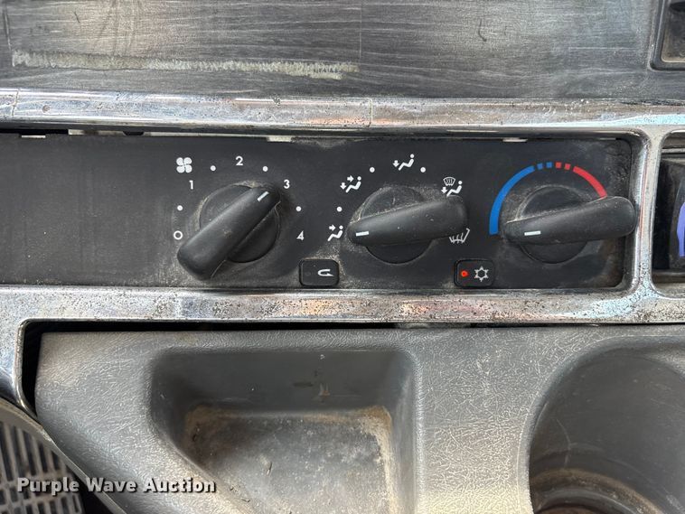 image for item FG2880 2005 Freightliner Columbia semi truck