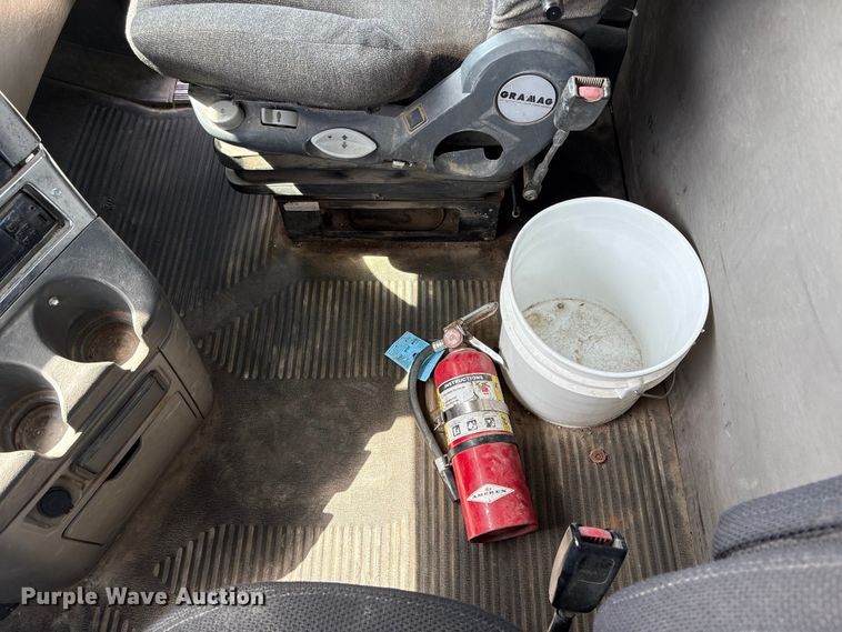 image for item FG2880 2005 Freightliner Columbia semi truck