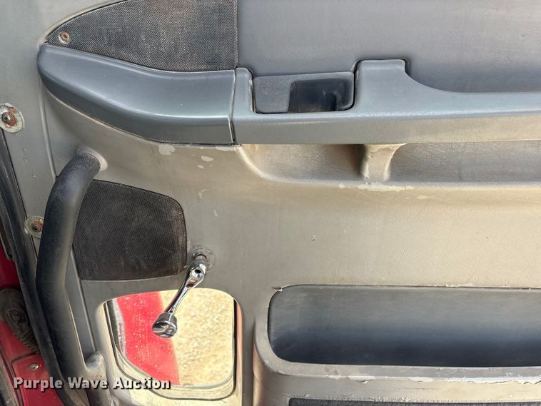 image for item FG2880 2005 Freightliner Columbia semi truck