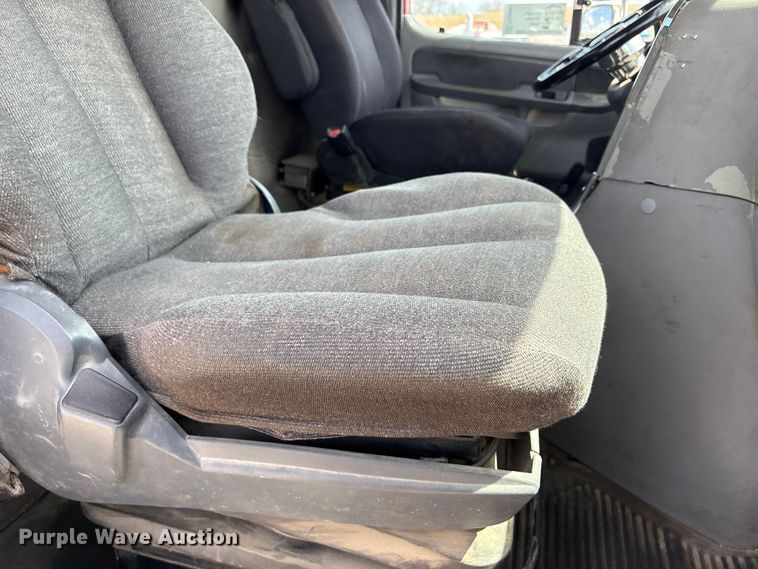 image for item FG2880 2005 Freightliner Columbia semi truck