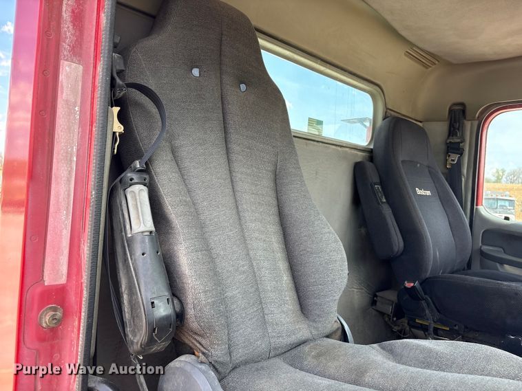 image for item FG2880 2005 Freightliner Columbia semi truck