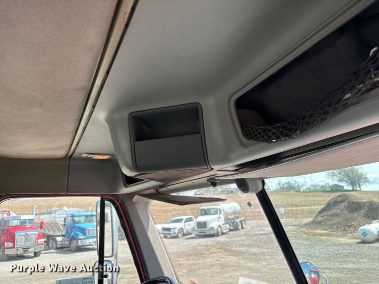 image for item FG2880 2005 Freightliner Columbia semi truck