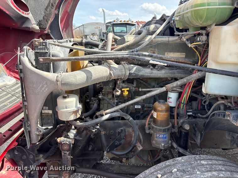 image for item FG2880 2005 Freightliner Columbia semi truck