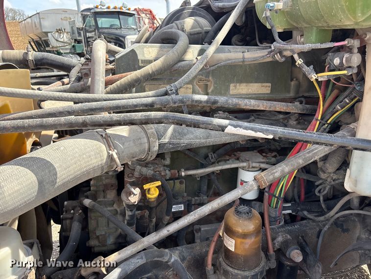 image for item FG2880 2005 Freightliner Columbia semi truck