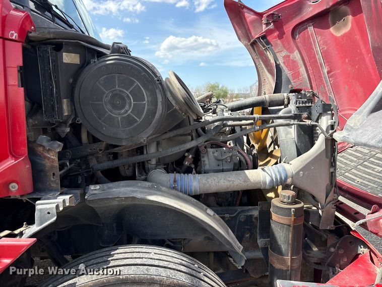 image for item FG2880 2005 Freightliner Columbia semi truck