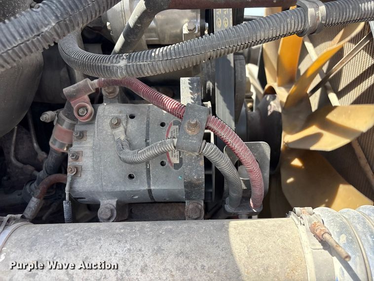 image for item FG2880 2005 Freightliner Columbia semi truck