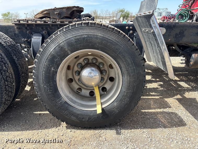 image for item FG2880 2005 Freightliner Columbia semi truck