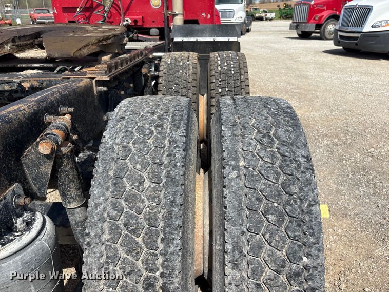 image for item FG2880 2005 Freightliner Columbia semi truck