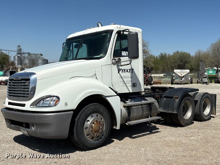 image for item FG2881 2007 Freightliner Columbia semi truck