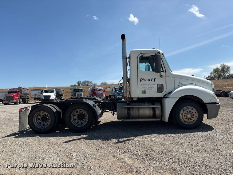 image for item FG2881 2007 Freightliner Columbia semi truck