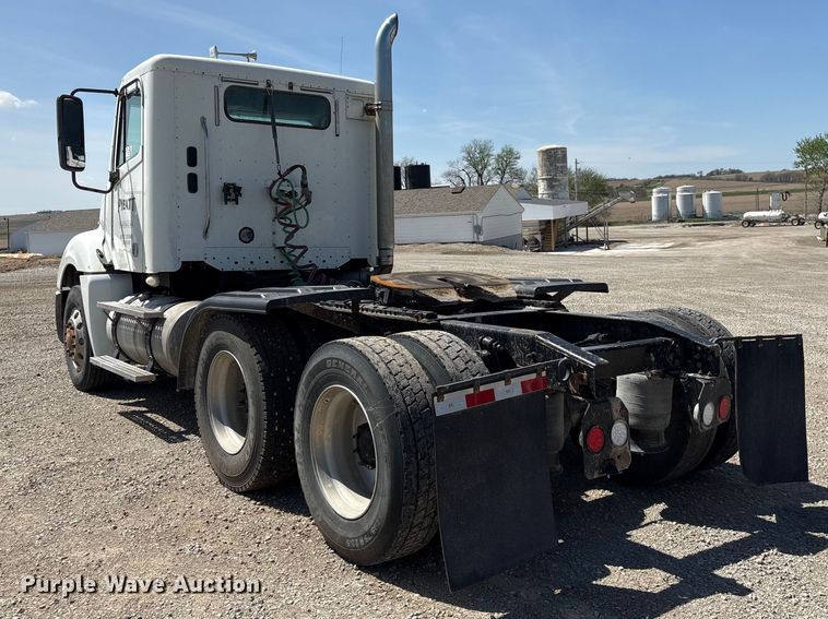 image for item FG2881 2007 Freightliner Columbia semi truck