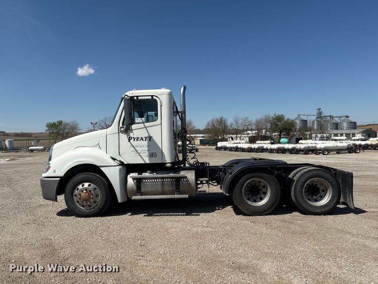 image for item FG2881 2007 Freightliner Columbia semi truck