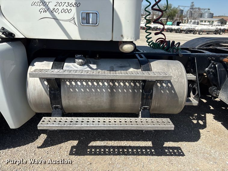 image for item FG2881 2007 Freightliner Columbia semi truck