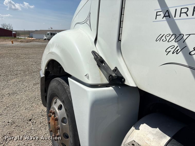 image for item FG2881 2007 Freightliner Columbia semi truck