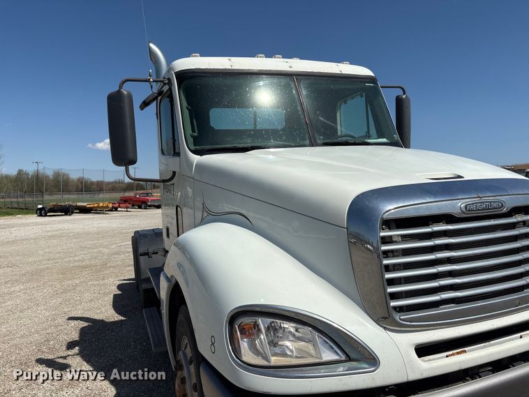 image for item FG2881 2007 Freightliner Columbia semi truck