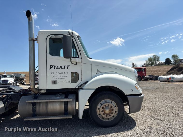 image for item FG2881 2007 Freightliner Columbia semi truck