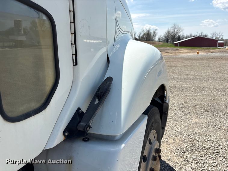 image for item FG2881 2007 Freightliner Columbia semi truck