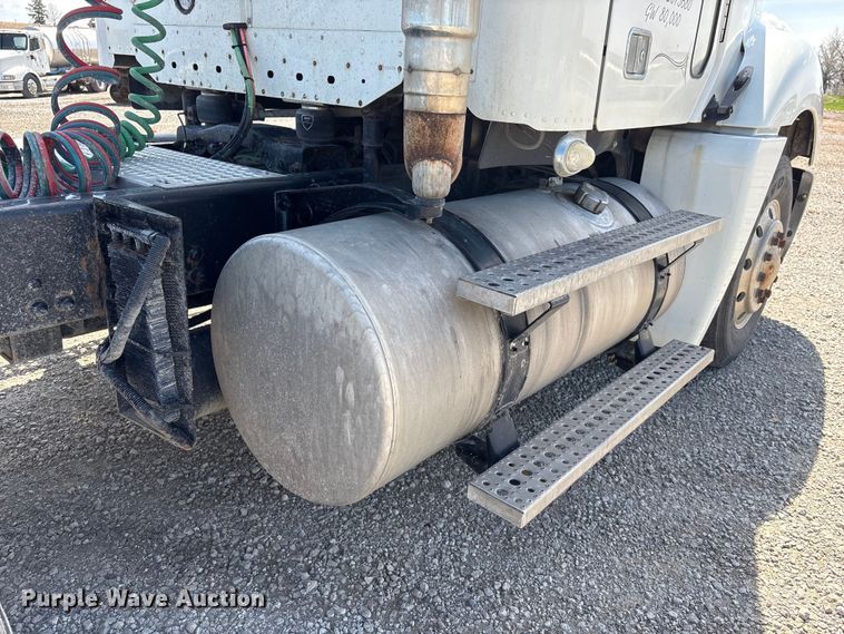 image for item FG2881 2007 Freightliner Columbia semi truck