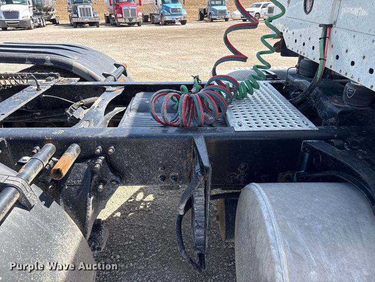 image for item FG2881 2007 Freightliner Columbia semi truck