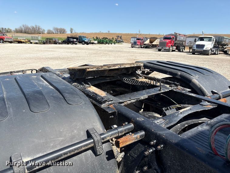 image for item FG2881 2007 Freightliner Columbia semi truck