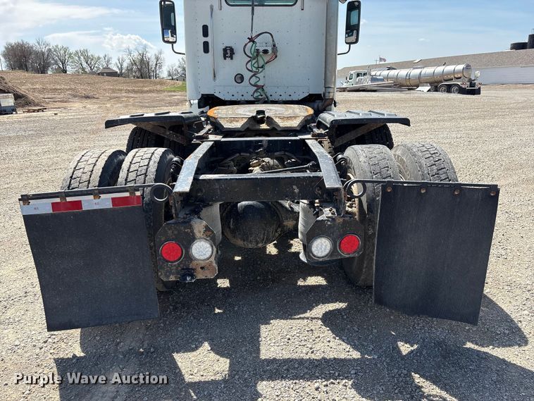 image for item FG2881 2007 Freightliner Columbia semi truck