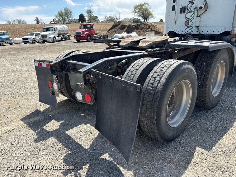 image for item FG2881 2007 Freightliner Columbia semi truck