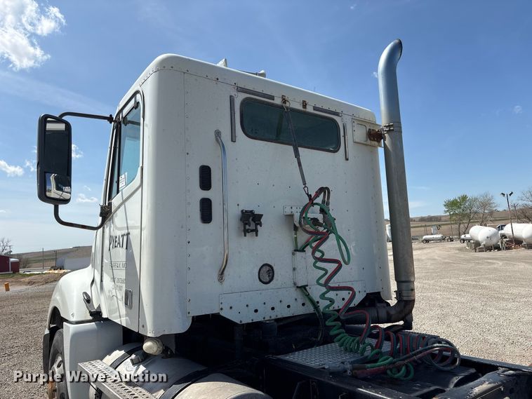 image for item FG2881 2007 Freightliner Columbia semi truck