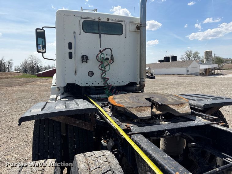 image for item FG2881 2007 Freightliner Columbia semi truck