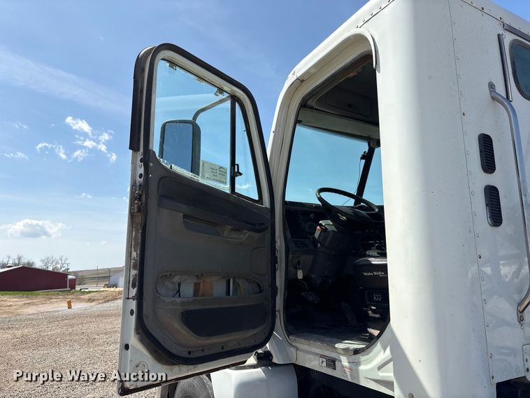 image for item FG2881 2007 Freightliner Columbia semi truck