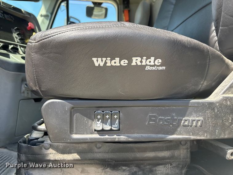 image for item FG2881 2007 Freightliner Columbia semi truck