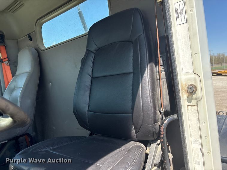 image for item FG2881 2007 Freightliner Columbia semi truck