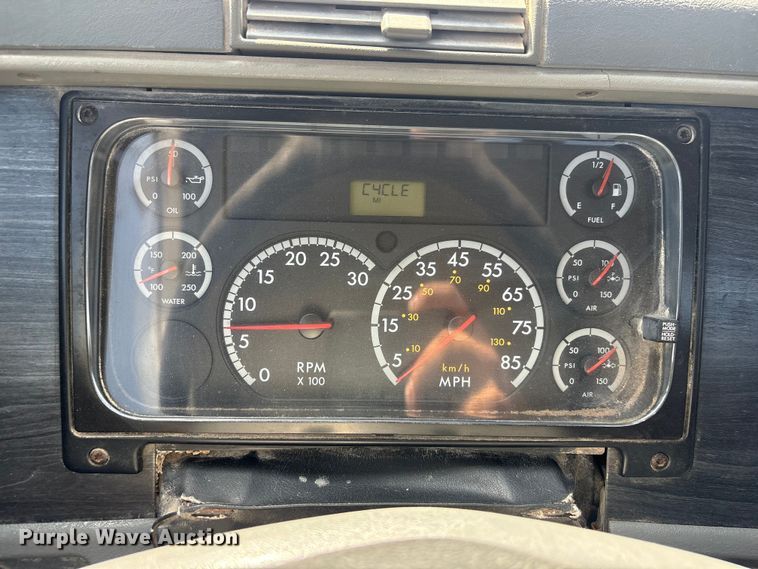 image for item FG2881 2007 Freightliner Columbia semi truck