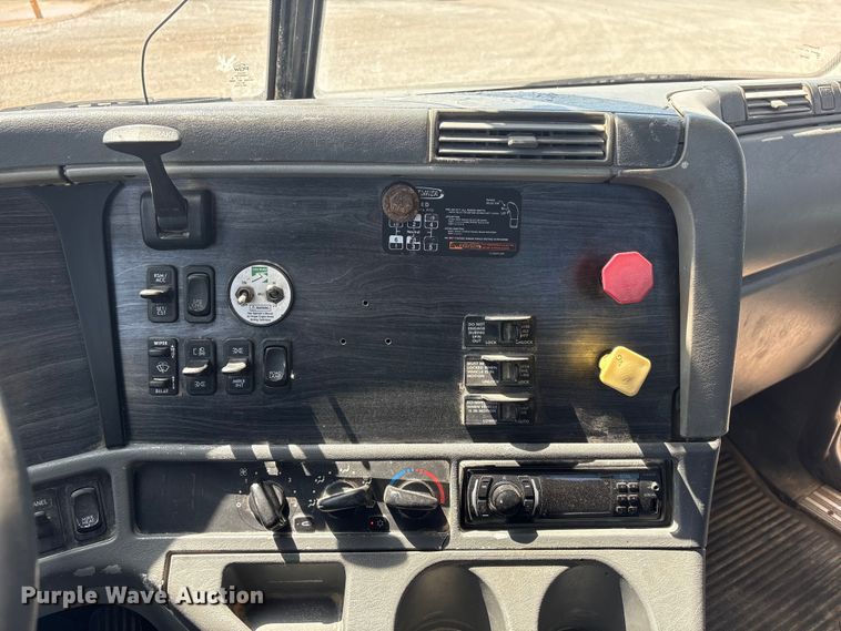 image for item FG2881 2007 Freightliner Columbia semi truck