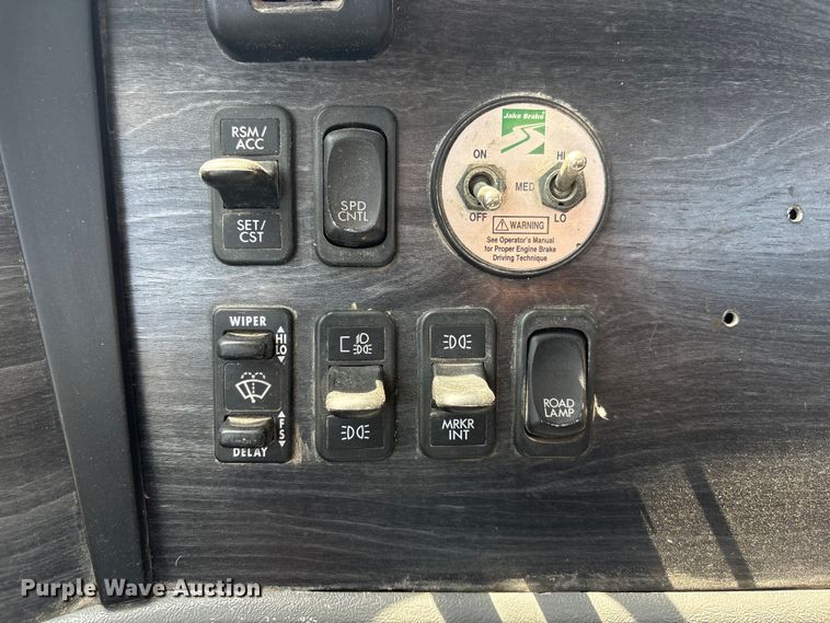 image for item FG2881 2007 Freightliner Columbia semi truck