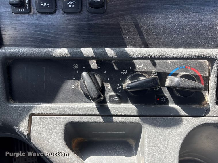 image for item FG2881 2007 Freightliner Columbia semi truck