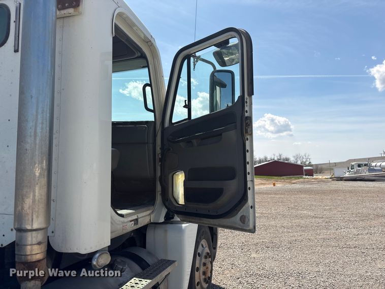 image for item FG2881 2007 Freightliner Columbia semi truck