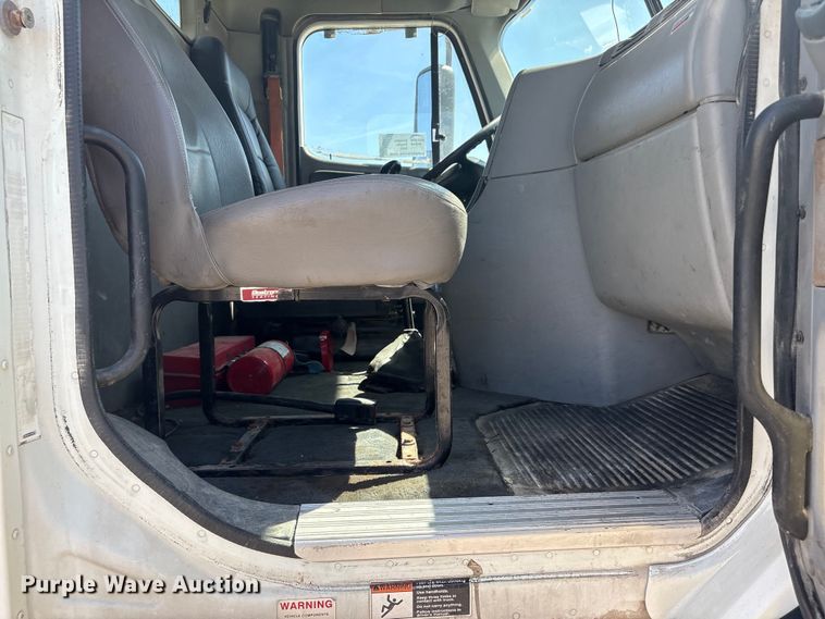 image for item FG2881 2007 Freightliner Columbia semi truck