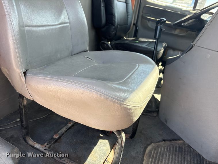 image for item FG2881 2007 Freightliner Columbia semi truck