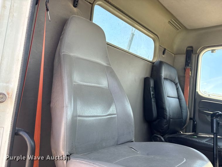 image for item FG2881 2007 Freightliner Columbia semi truck