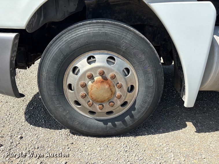 image for item FG2881 2007 Freightliner Columbia semi truck