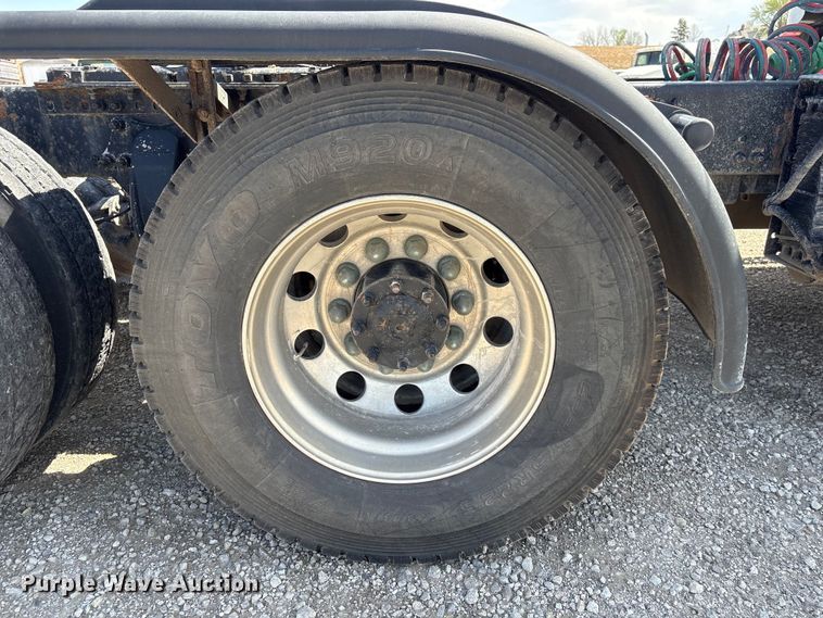 image for item FG2881 2007 Freightliner Columbia semi truck