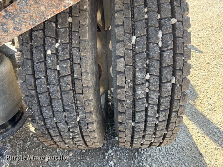 image for item FG2881 2007 Freightliner Columbia semi truck