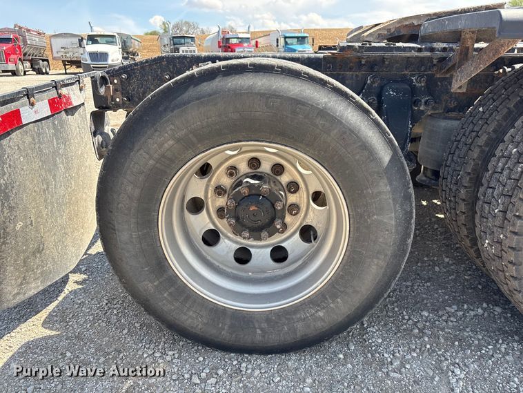 image for item FG2881 2007 Freightliner Columbia semi truck